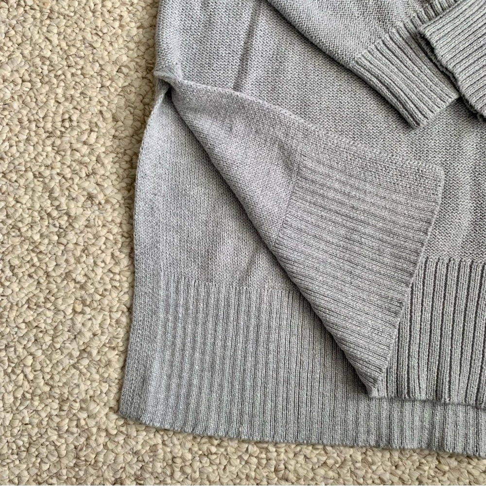 Aerie gray crew neck sweater with side slits - Picture 3 of 4